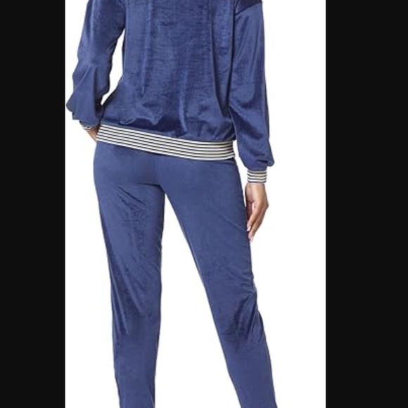 HUE Women's Velour Lounge 2 Piece Set, Medieval Blue Size Medium 8835 - Picture 2 of 3
